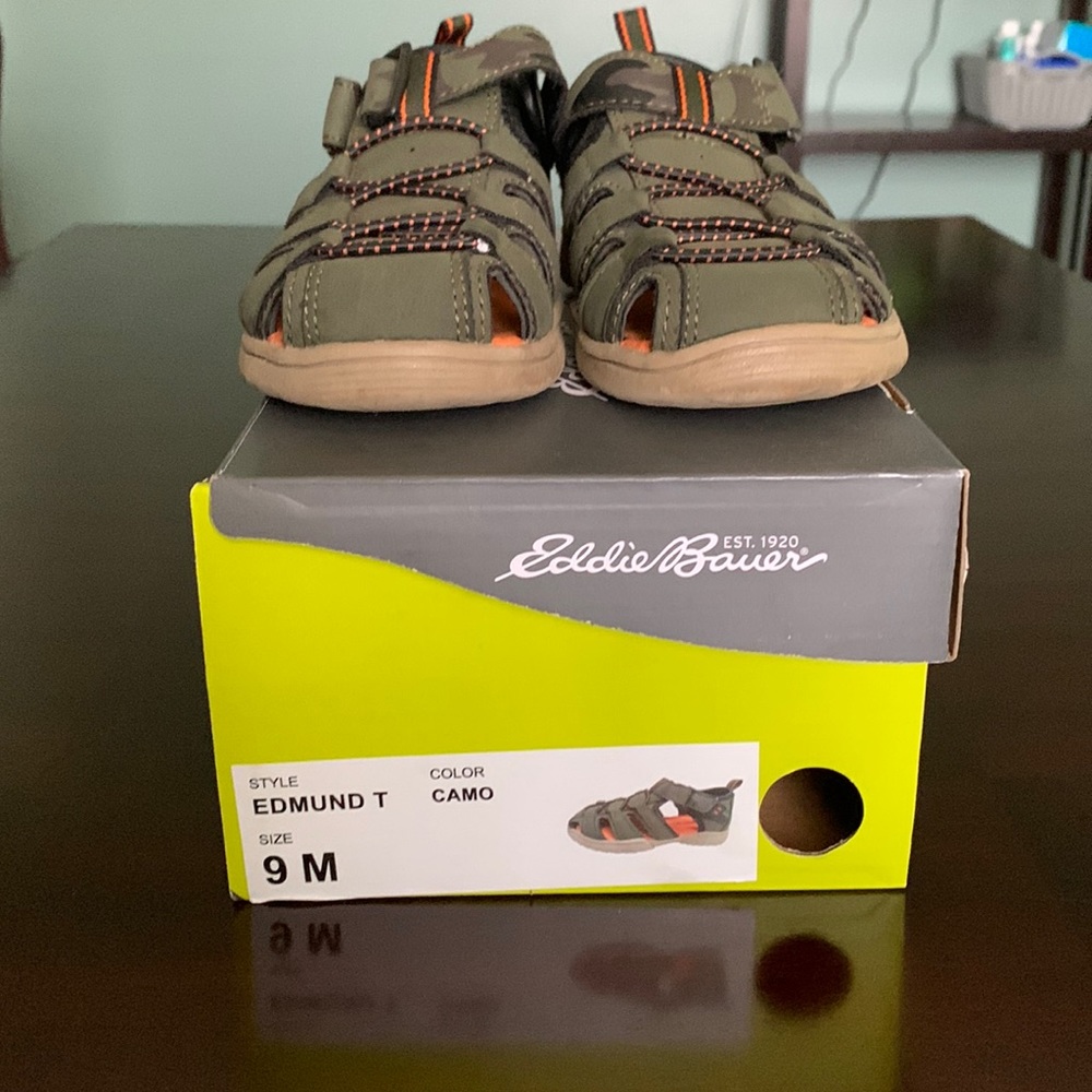 Toddler Eddie Bauer sandals. Size 9m